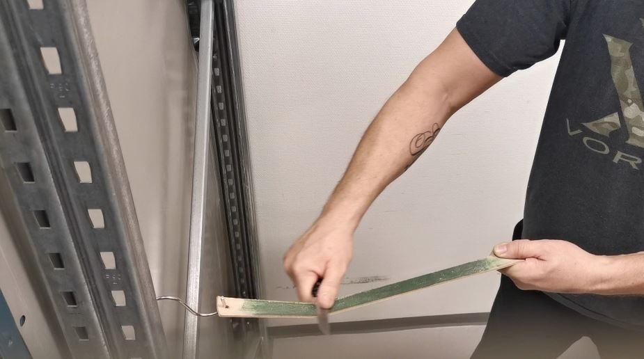 Slipestroppen, Leveres med poleringspasta på læret og rustfri opphengskrok, Barberbladskarp kniv hver gang!